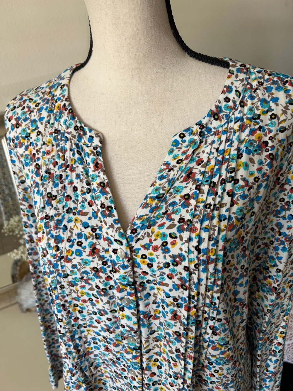 Jane & Delancey country Floral Pintuck Long-Sleeve button down Blouse White L - Picture 2 of 13